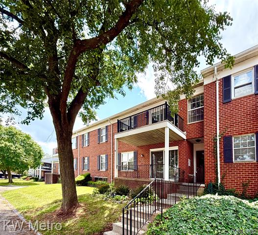 Builiding view thirty seven for 27654 E Echo Vly # 135, Farmington, MI. 48334