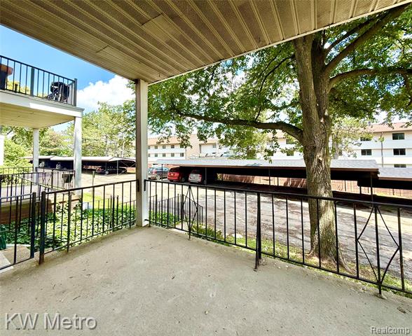 Builiding view thirty three for 27654 E Echo Vly # 135, Farmington, MI. 48334