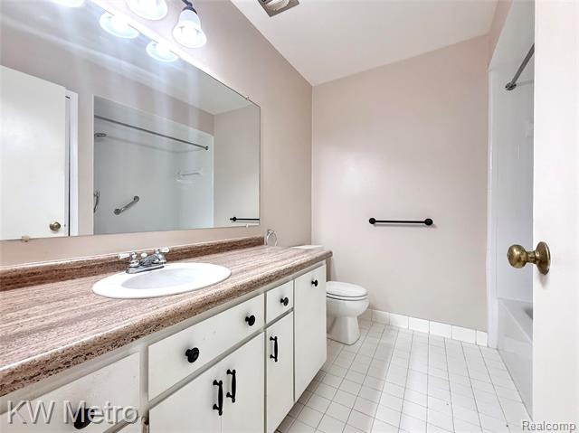 Builiding view thirty for 27654 E Echo Vly # 135, Farmington, MI. 48334