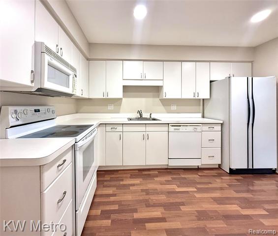 Builiding view twenty six for 27654 E Echo Vly # 135, Farmington, MI. 48334