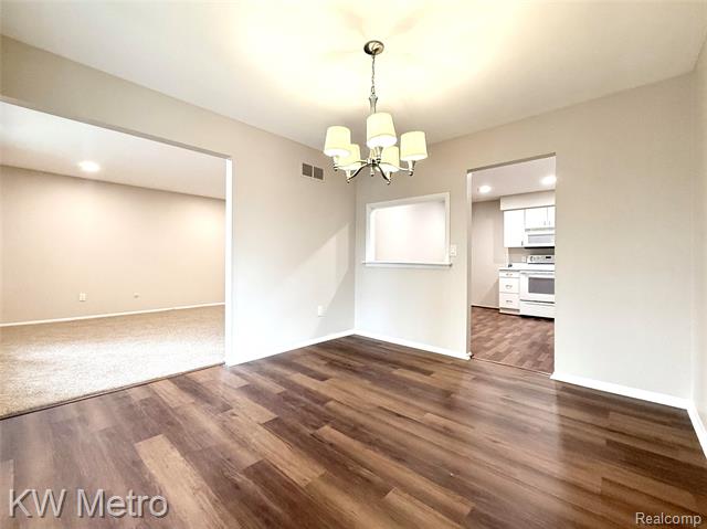 Builiding view twenty three for 27654 E Echo Vly # 135, Farmington, MI. 48334