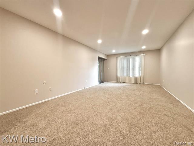 Builiding view twenty two for 27654 E Echo Vly # 135, Farmington, MI. 48334