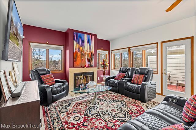 Builiding view eighteen for 35282 Meadow, Farmington, MI. 48335