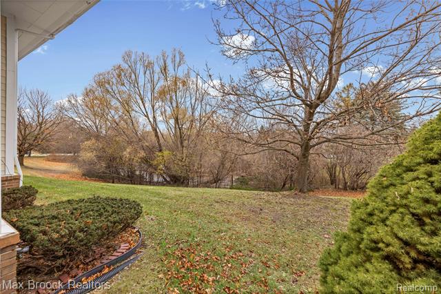 Builiding view forty five for 35282 Meadow, Farmington, MI. 48335