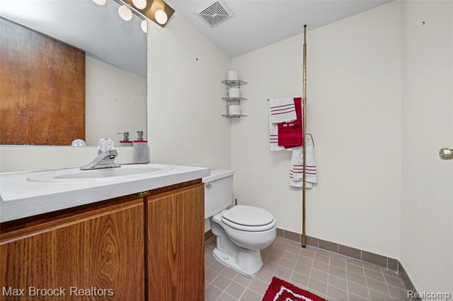 Builiding view forty one for 35282 Meadow, Farmington, MI. 48335