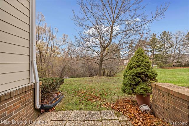 Builiding view forty three for 35282 Meadow, Farmington, MI. 48335