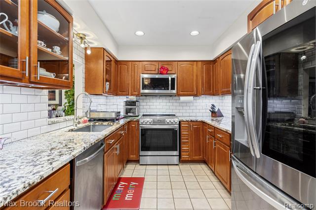 Builiding view nine for 35282 Meadow, Farmington, MI. 48335