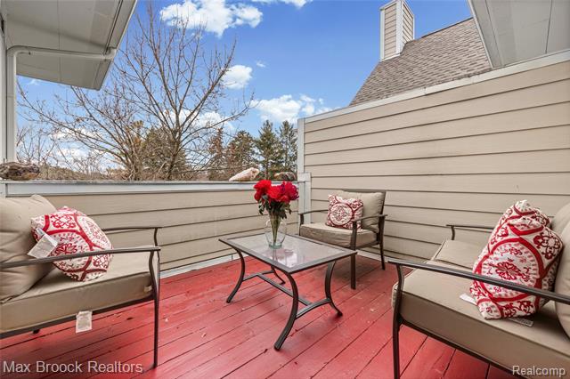 Builiding view nineteen for 35282 Meadow, Farmington, MI. 48335