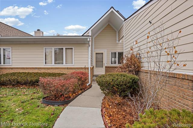 Builiding view one for 35282 Meadow, Farmington, MI. 48335