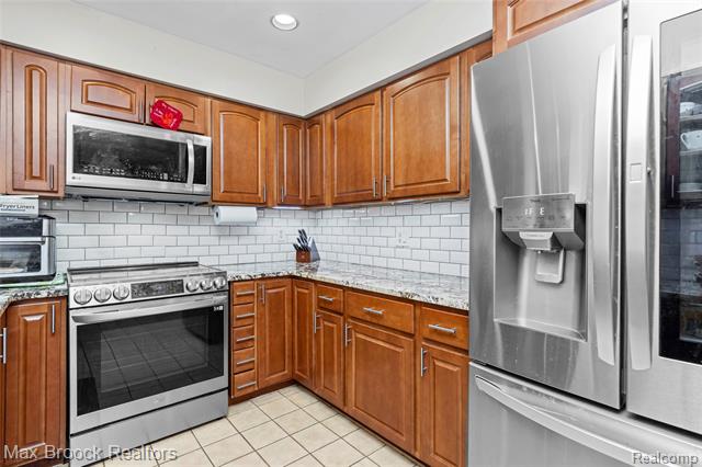 Builiding view twelve for 35282 Meadow, Farmington, MI. 48335