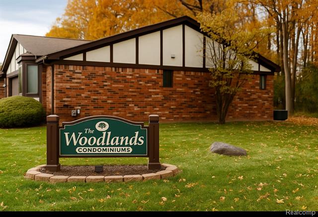 Builiding view eight for 29413 Timberwood, Southfield, MI. 48034