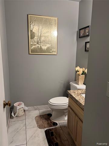 Builiding view five for 29413 Timberwood, Southfield, MI. 48034