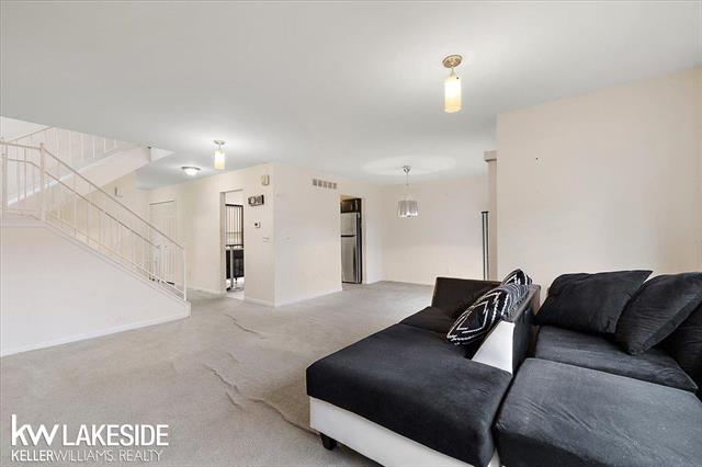 Builiding view eighteen for 25033 Woodvale N, Southfield, MI. 48034