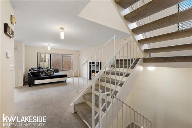 Builiding view fifteen for 25033 Woodvale N, Southfield, MI. 48034