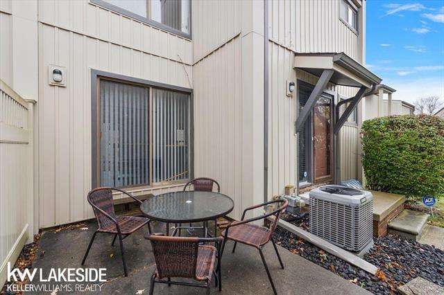 Builiding view five for 25033 Woodvale N, Southfield, MI. 48034