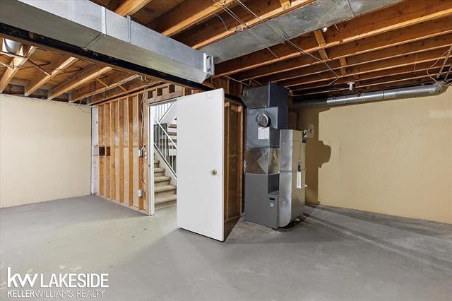 Builiding view forty two for 25033 Woodvale N, Southfield, MI. 48034