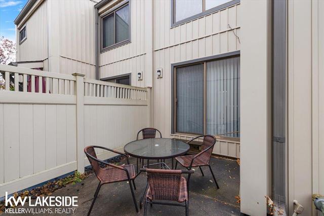 Builiding view four for 25033 Woodvale N, Southfield, MI. 48034