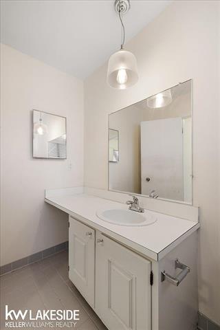 Builiding view fourteen for 25033 Woodvale N, Southfield, MI. 48034