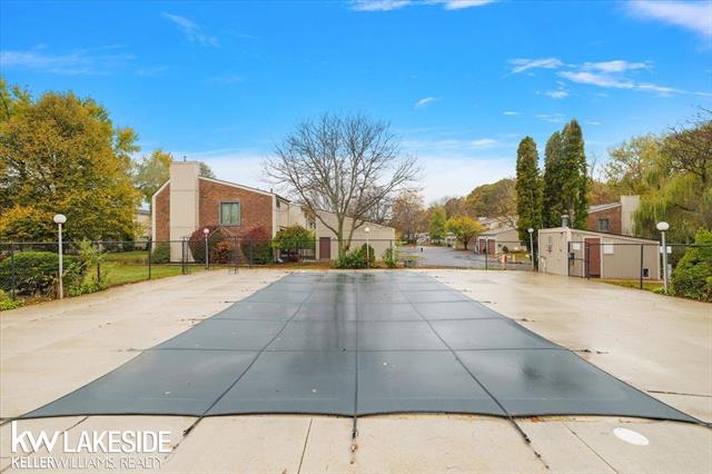 Builiding view nine for 25033 Woodvale N, Southfield, MI. 48034