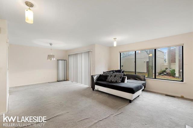 Builiding view seventeen for 25033 Woodvale N, Southfield, MI. 48034