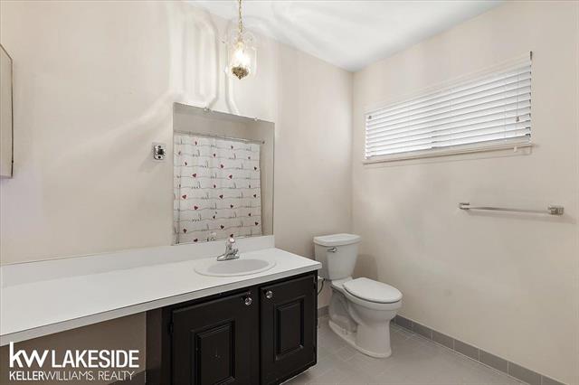 Builiding view thirty eight for 25033 Woodvale N, Southfield, MI. 48034