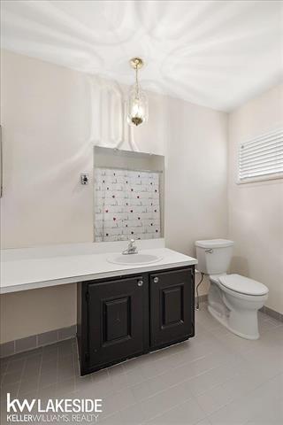 Builiding view thirty nine for 25033 Woodvale N, Southfield, MI. 48034