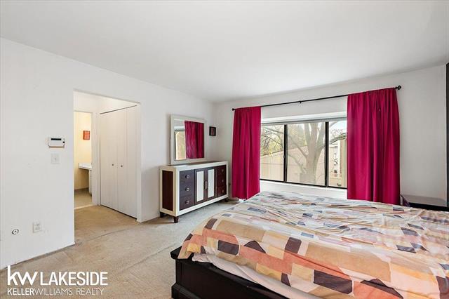 Builiding view thirty one for 25033 Woodvale N, Southfield, MI. 48034