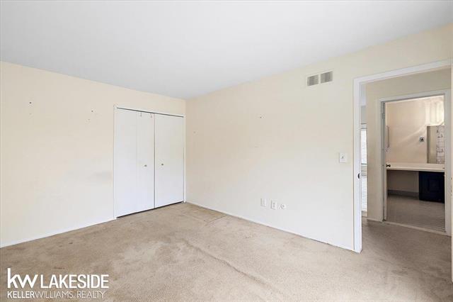 Builiding view thirty seven for 25033 Woodvale N, Southfield, MI. 48034