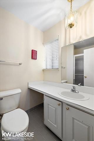 Builiding view thirty three for 25033 Woodvale N, Southfield, MI. 48034