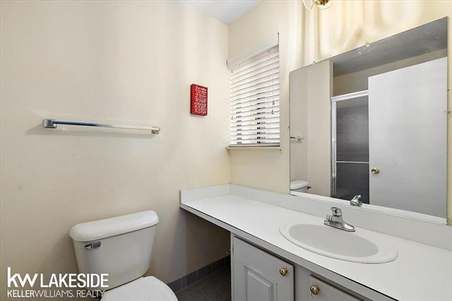 Builiding view thirty two for 25033 Woodvale N, Southfield, MI. 48034