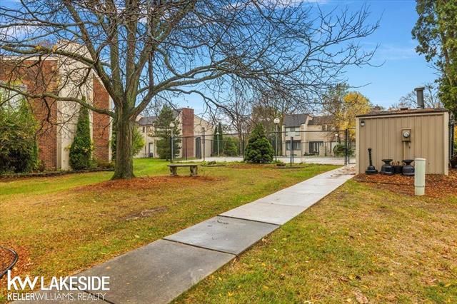 Builiding view twelve for 25033 Woodvale N, Southfield, MI. 48034