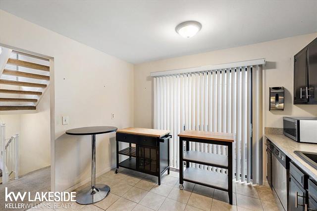 Builiding view twenty two for 25033 Woodvale N, Southfield, MI. 48034