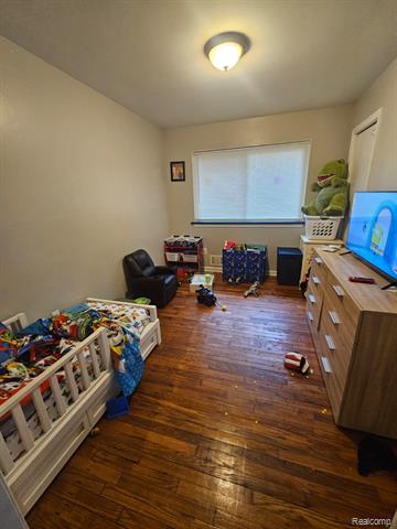 Builiding view eight for 20609 Westhampton, Southfield, MI. 48075