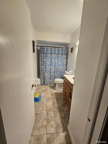 Builiding view five for 20609 Westhampton, Southfield, MI. 48075