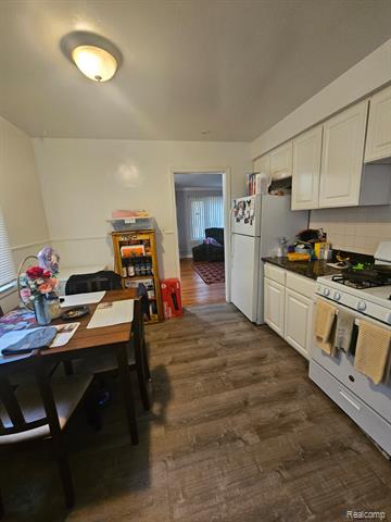 Builiding view one for 20609 Westhampton, Southfield, MI. 48075