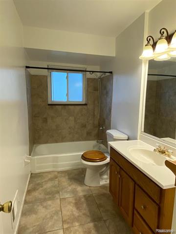 Builiding view ten for 20609 Westhampton, Southfield, MI. 48075