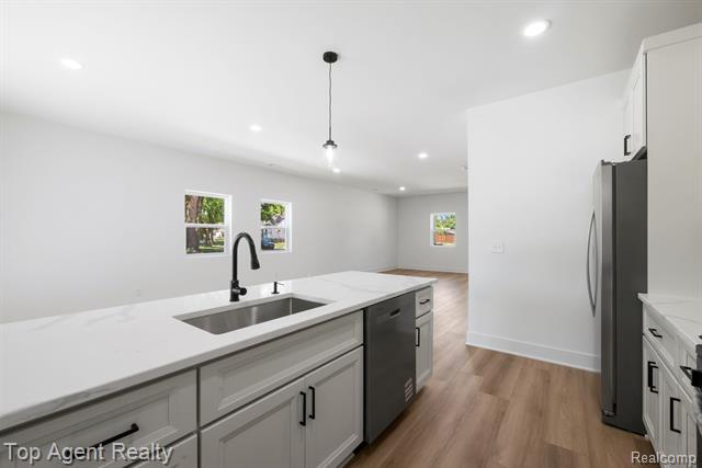 Builiding view eight for 1404 E George, Hazel Park, MI. 48030