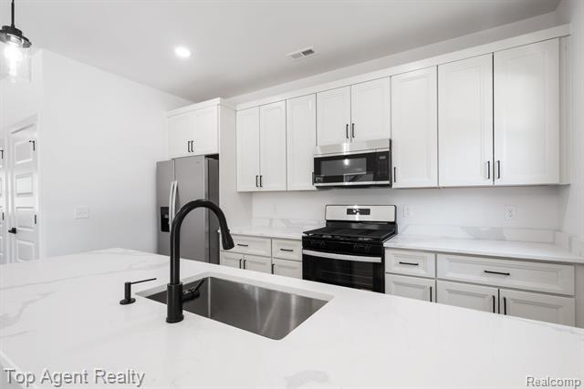 Builiding view four for 1404 E George, Hazel Park, MI. 48030