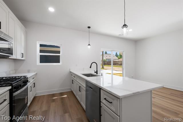 Builiding view six for 1404 E George, Hazel Park, MI. 48030