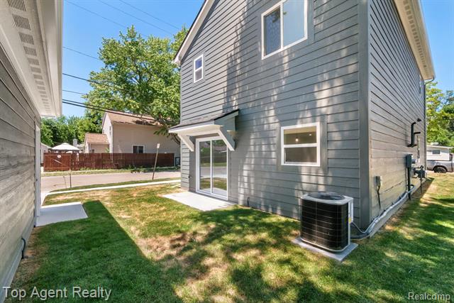 Builiding view thirty four for 1404 E George, Hazel Park, MI. 48030