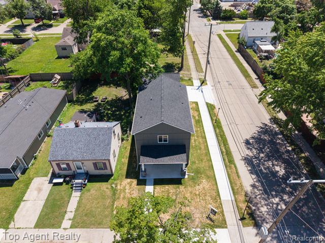 Builiding view thirty nine for 1404 E George, Hazel Park, MI. 48030