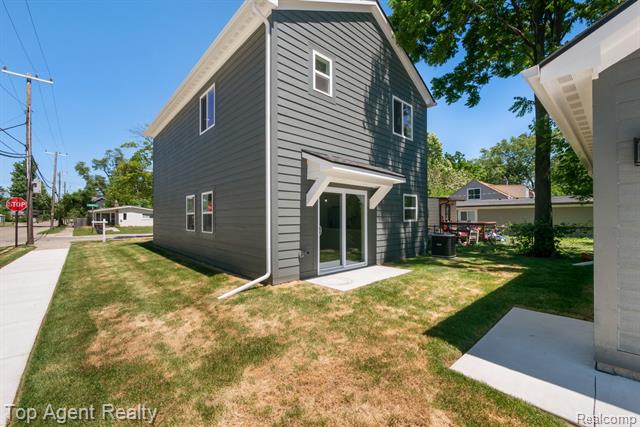 Builiding view thirty one for 1404 E George, Hazel Park, MI. 48030