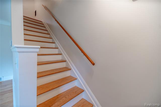 Builiding view ten for 502 W Houstonia, Royal Oak, MI. 48073