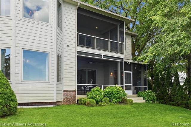 Builiding view fifty one for 9548 Elizabeth Lake, White Lake, MI. 48386