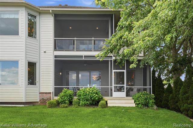 Builiding view fifty two for 9548 Elizabeth Lake, White Lake, MI. 48386