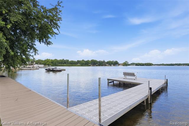 Builiding view forty nine for 9548 Elizabeth Lake, White Lake, MI. 48386