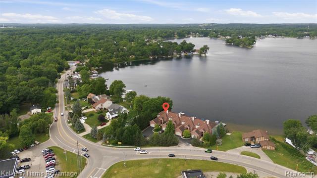 Builiding view sixty four for 9548 Elizabeth Lake, White Lake, MI. 48386