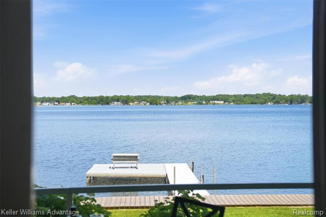 Builiding view thirty one for 9548 Elizabeth Lake, White Lake, MI. 48386
