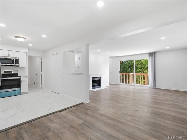 Builiding view eight for 7058 Elmhurst, West Bloomfield, MI. 48322
