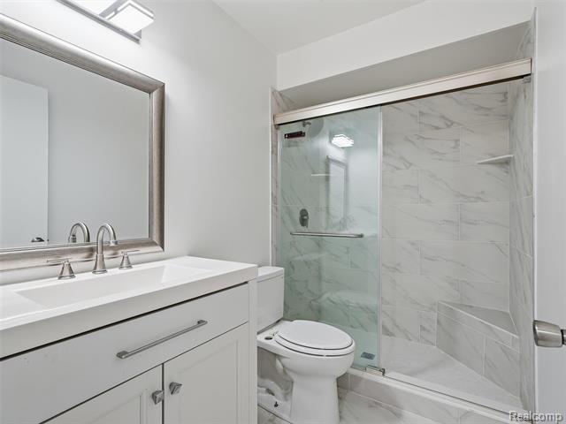Builiding view fifteen for 7058 Elmhurst, West Bloomfield, MI. 48322